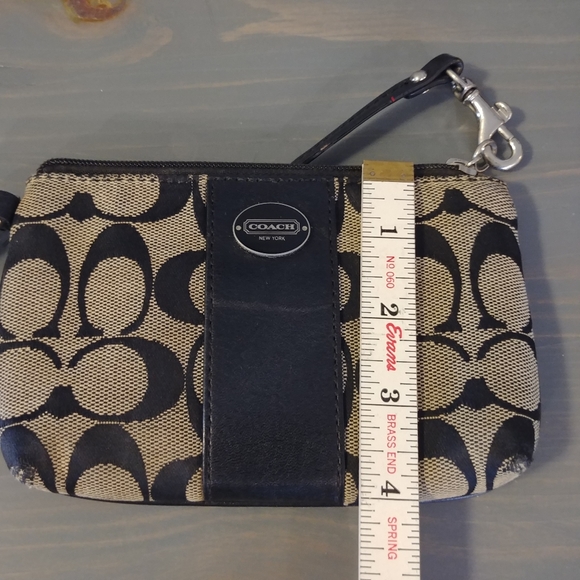 Coach Signature Design Coin Wristlet Purse. Small Zip Bag Classic Pattern. - Picture 8 of 8